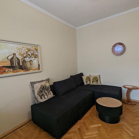 Vintage Apartment In Center Tirana Exterior photo