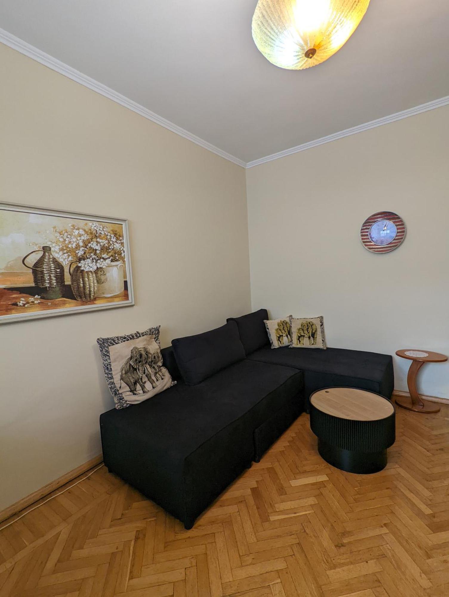 Vintage Apartment In Center Tirana Exterior photo